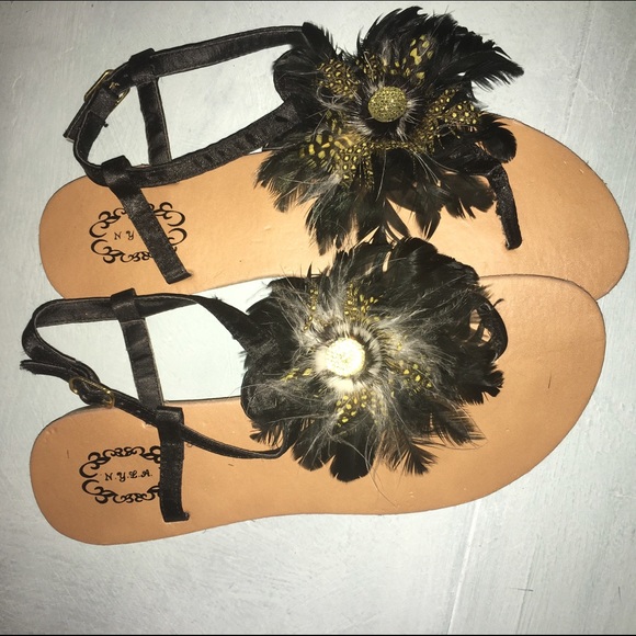 Feather sandals! *NEW* 🎉
