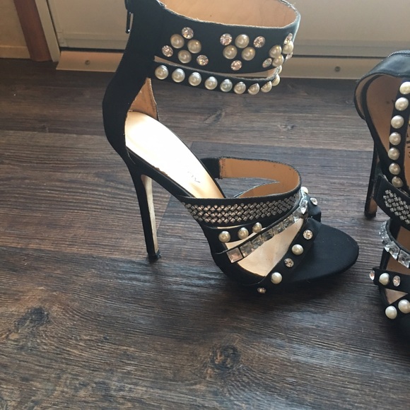 Heels - Picture 3 of 3