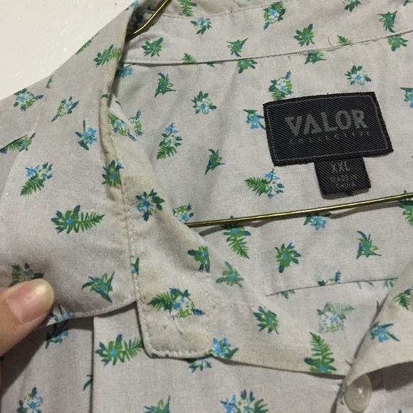 Floral button down - Picture 3 of 4