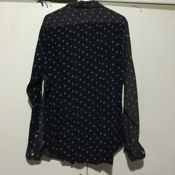 Button down - Picture 2 of 4