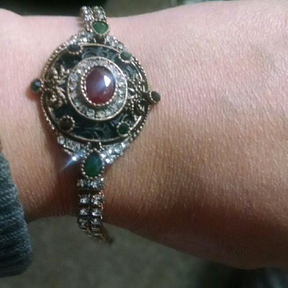 Authentic Elegant Bracelet - Picture 2 of 4