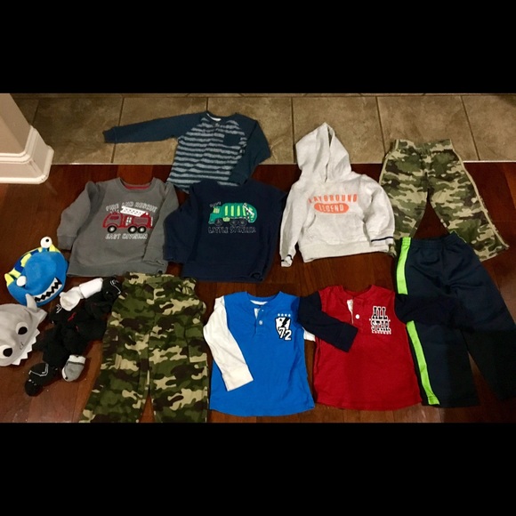 Bundle of boy 3T fall/winter clothes with hats