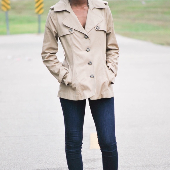 BB Dakota Jackets & Blazers - BB Dakota tan colored fall trench coat