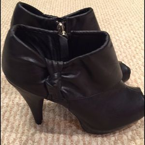 Women's Black high heel booties 🔥