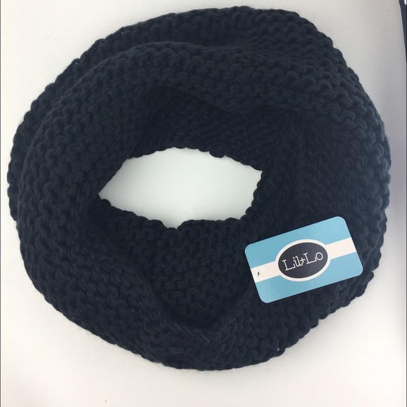 🌸5/$25🌸 Black or Gray Chunky Knit Circle Scarf - Picture 2 of 5