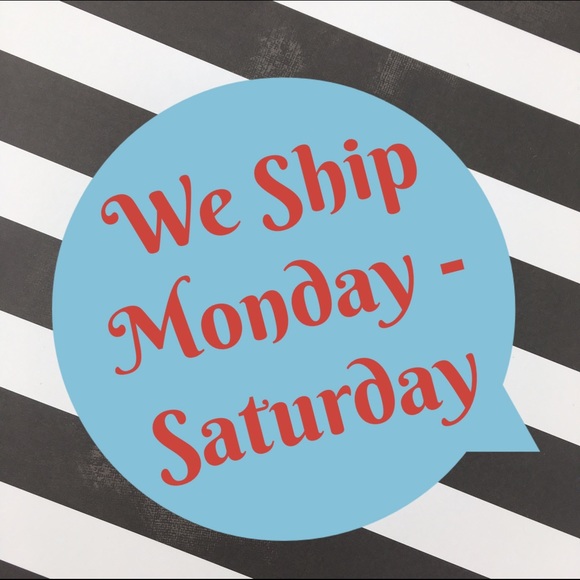 🌸5/$25🌸 Black or Gray Chunky Knit Circle Scarf - Picture 5 of 5