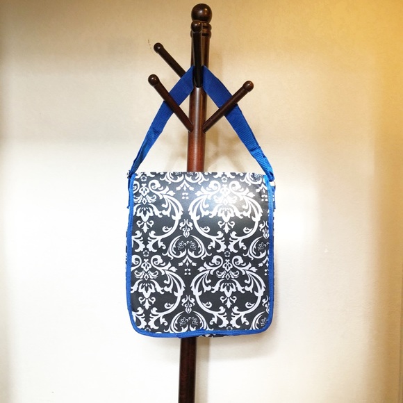 Travel Black White & Blue Toile Crossbody Bag New - Picture 8 of 8