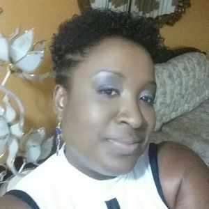 Meet your Posher, Dionne