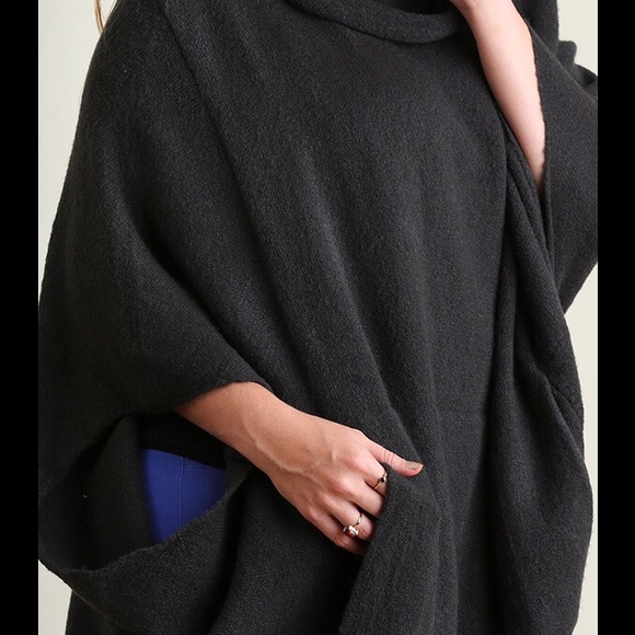 Plus size oversized poncho cape style sweeter sold - Picture 4 of 4
