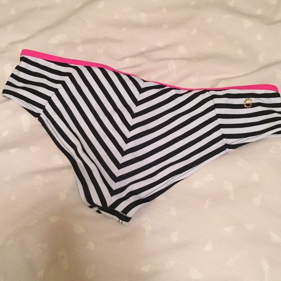 Guess Bikini Bottom - Picture 2 of 3