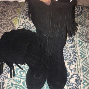 minnetonka fringe boots