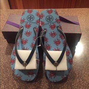 NIB Tory Burch flip flops size 8. Black strap.