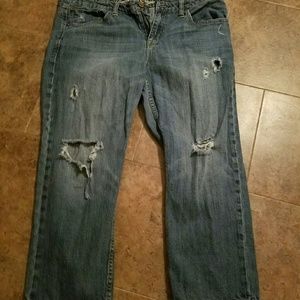American EAGLE distressed crop boyfriend artist