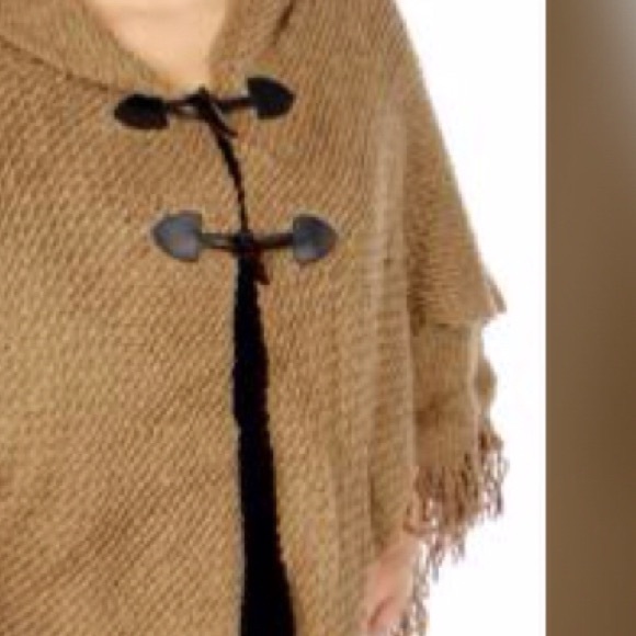 Fashion forward tan 2 button cape - Picture 4 of 4