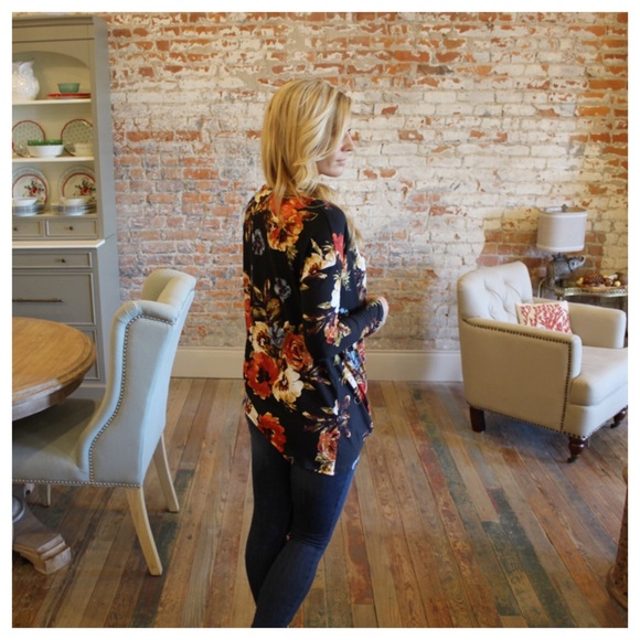 Floral print tuck front long sleeve top - Picture 3 of 3