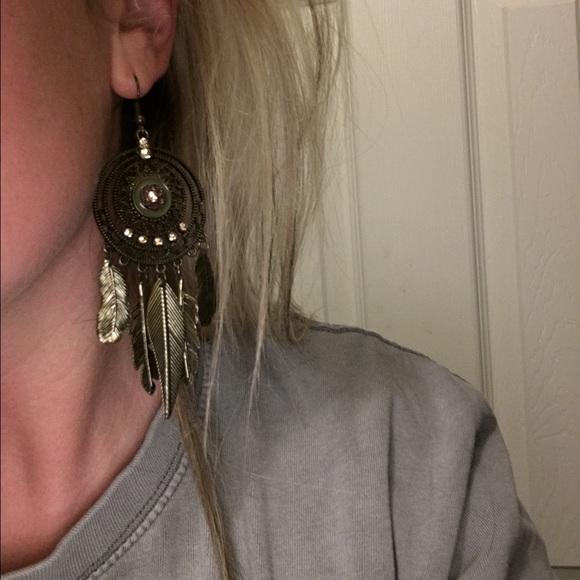 BKE Dream Catcher Earrings - Picture 3 of 4