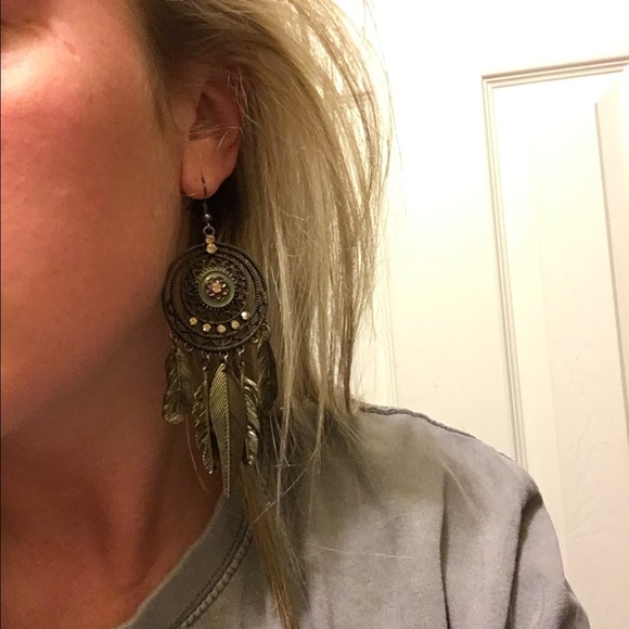 BKE Dream Catcher Earrings - Picture 4 of 4