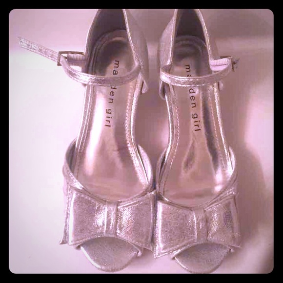 MADDEN GIRL SILVER SHOES SIZE 13