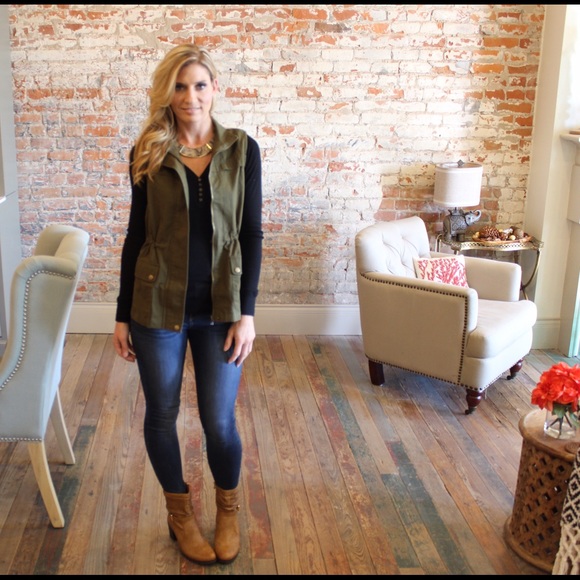 Black button neck ribbed long sleeve top - Picture 4 of 4