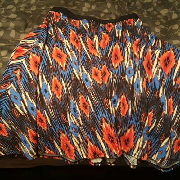 Knee lenght skirt worn once