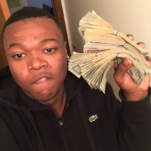 Meet your Posher, Dominique