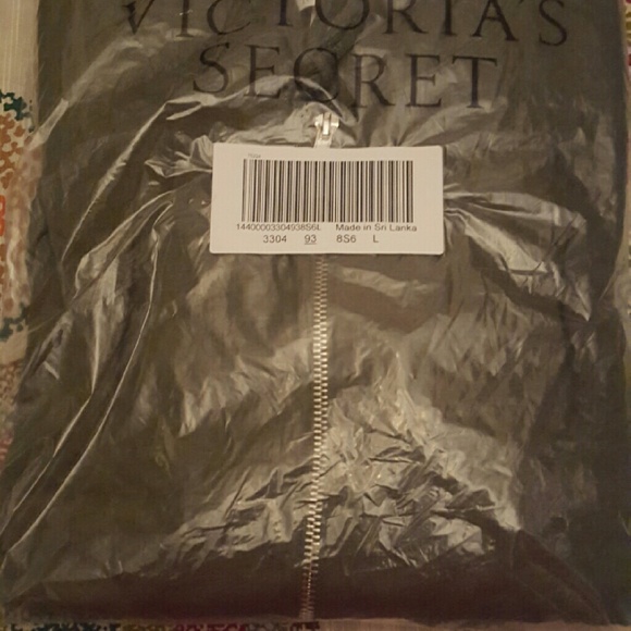 ☃Brand new VS classic zip hoodie - Picture 2 of 2