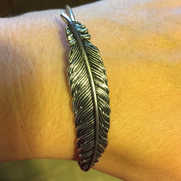 Feather bracelets nwt i have several - Picture 3 of 4