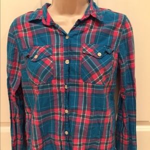 Women's plaid button down shirt
