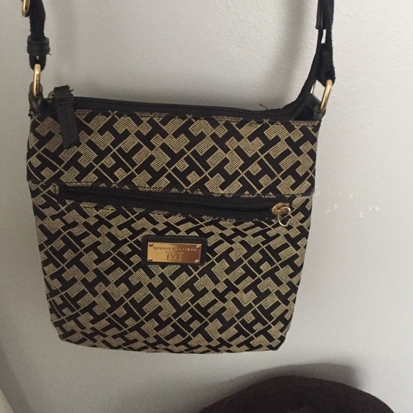 Tommy Hilfiger Crossbody 🌺💖 - Picture 2 of 2