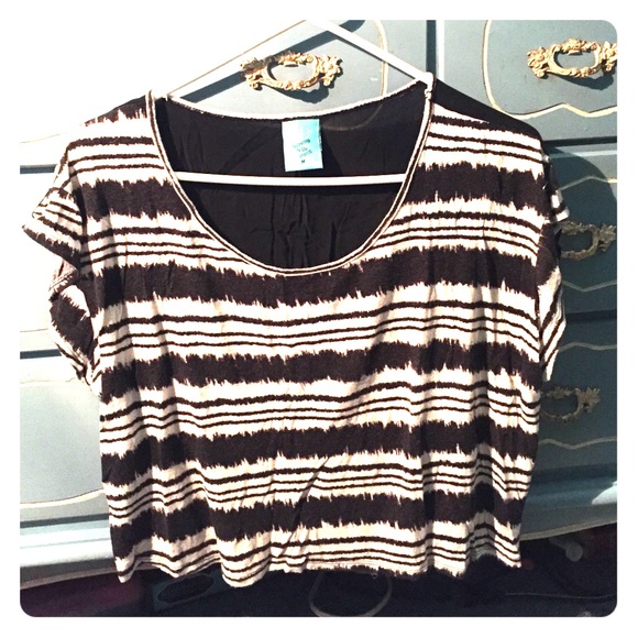 Black and white T-Shirt, slightly cropped