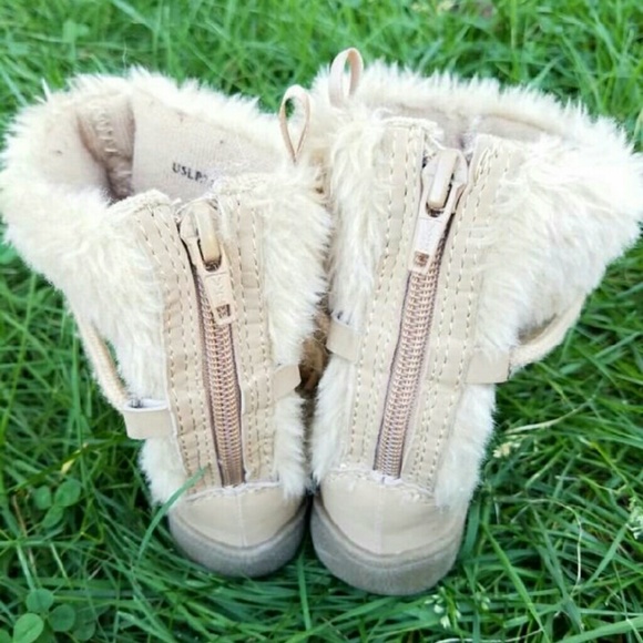Baby gap Fur Mukluks - Picture 2 of 4