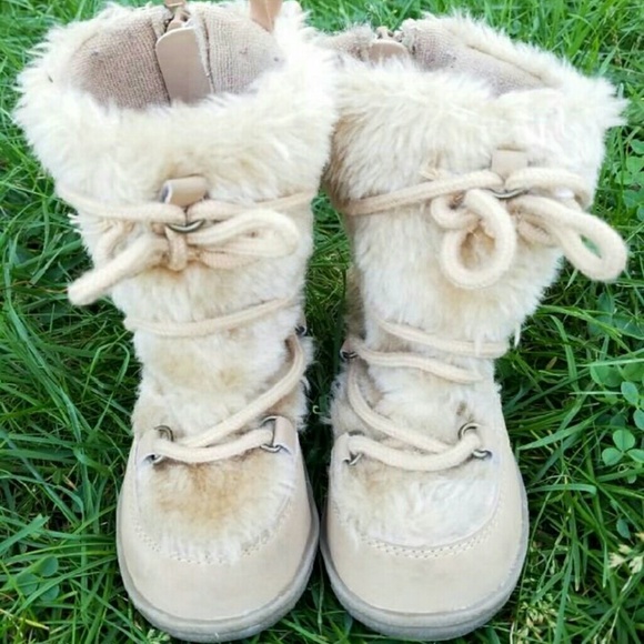 Baby gap Fur Mukluks - Picture 4 of 4