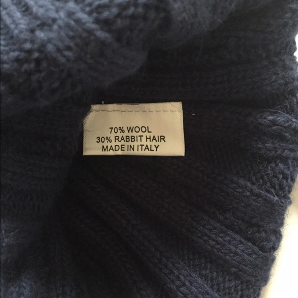 Moschino Navy wool hat with Raccoon fur Pom NWT - Picture 4 of 4