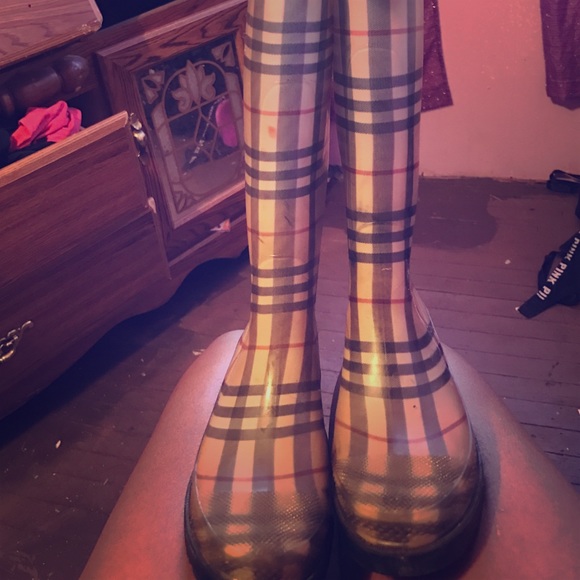 Burberry Rainboots Authentic Size 7