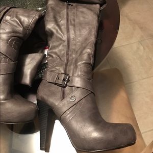 Size 6 knee high Guess boots