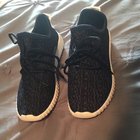 Mens Fashion Sneakers Lace Up , new with out tag.