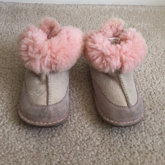 REDUCED Pink baby Uggs in GUC.  Size M (12-18 mo.)