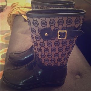Signature Michael Kors size 10 rain boots