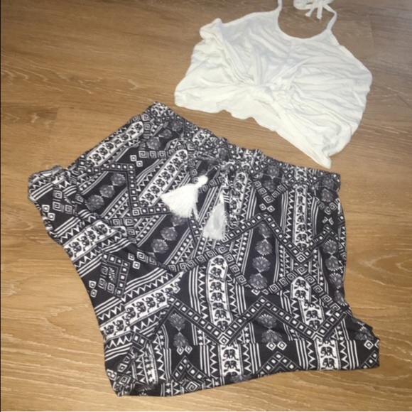 ASOS💋HIGHWAIST TRIBAL SHORT - Picture 2 of 5