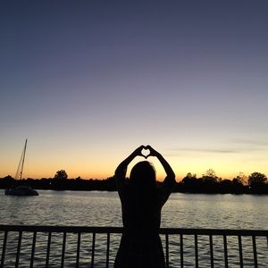 Meet your Posher, Hira