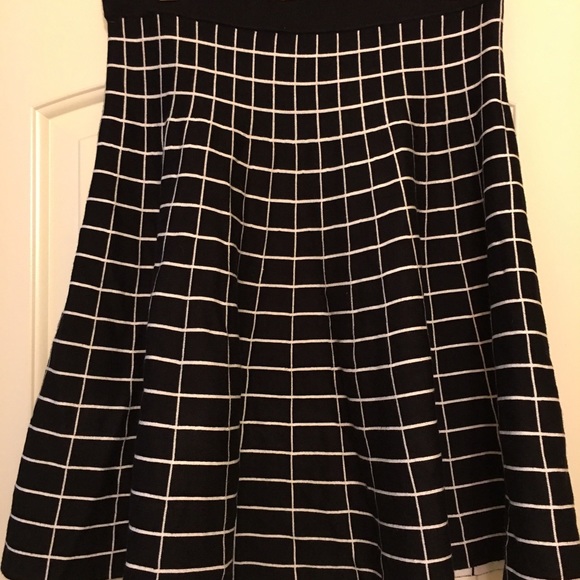 Great quality Black & White Ana Couture skirt.
