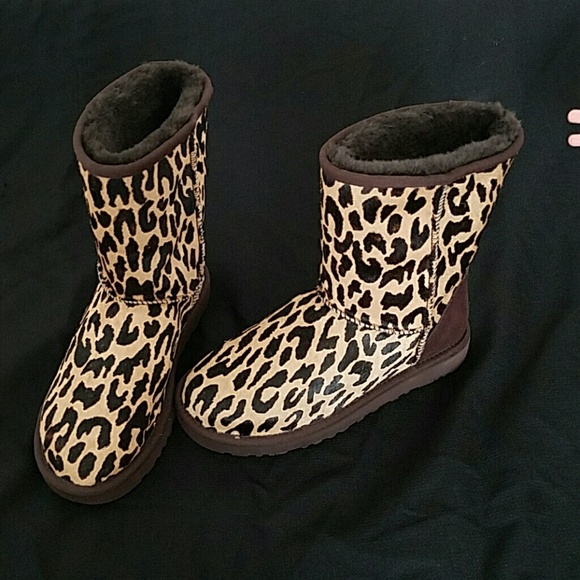 💥SALE!!💥  Authentic short classic cheetah UGGS
