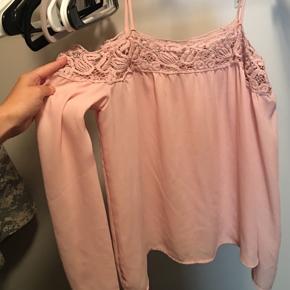 Blush off the shoulder sleeves top