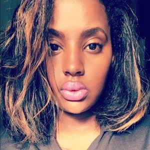 Meet your Posher, Leila