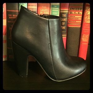 Black Ankle Slimming Booties - Red Dress Boutique