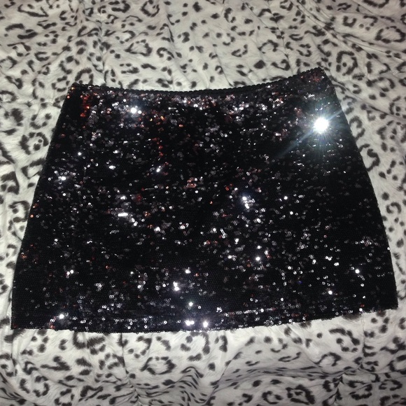 Sequin mini skirt ✨
