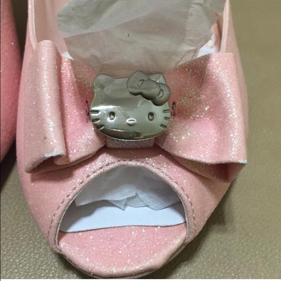 Hello Kitty Peep Toe - Picture 2 of 4