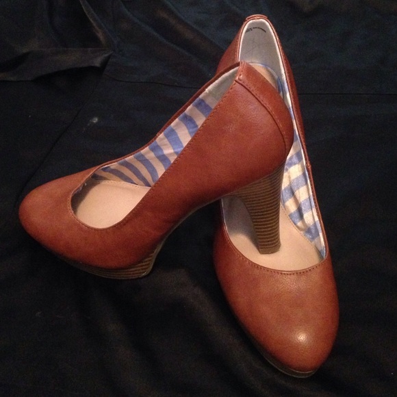 Faux leather cognac pumps size 8
