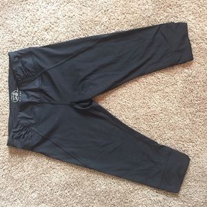 Betsey Johnson Capri yoga pants size medium