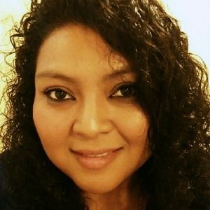 Meet your Posher, Esmeralda